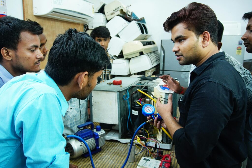 Professional HVAC Technicians for Homes & Businesses
Description